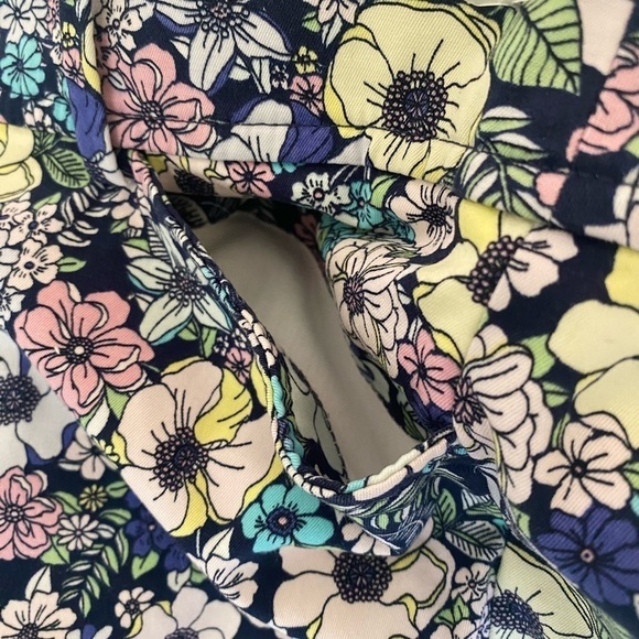 TALBOTS Floral Shorts “THE PERFECT SHORTS” 19” Length Women’s Size 12P Pockets - Picture 9 of 10